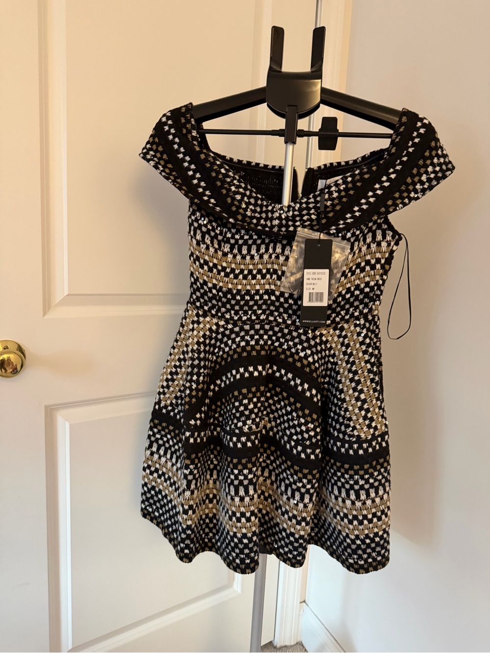 Elliatt Black and Gold One-Shoulder Fit-and-Flare Dress